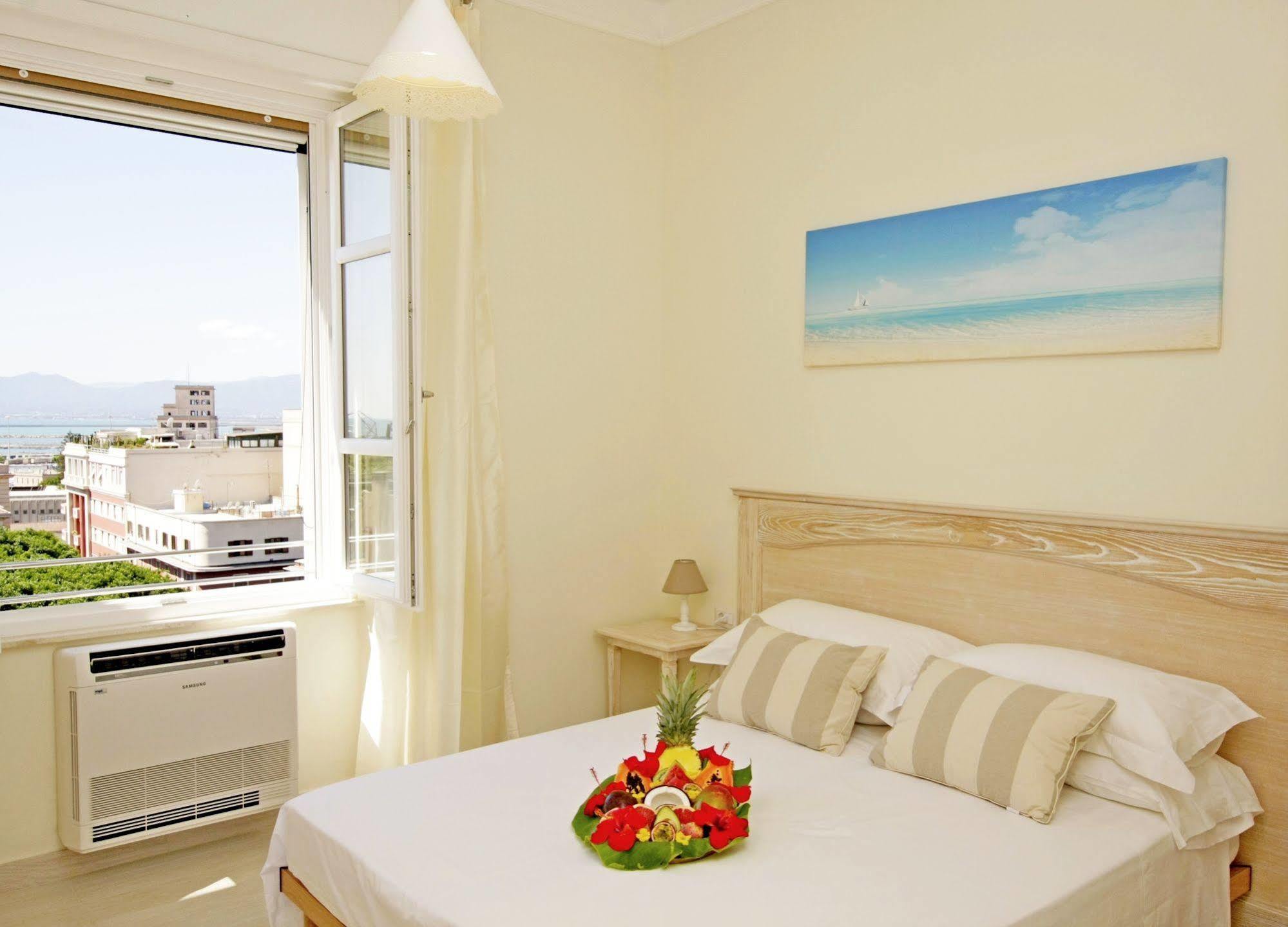 Brezza Marina Luxury Rooms Cagliari Exteriör bild