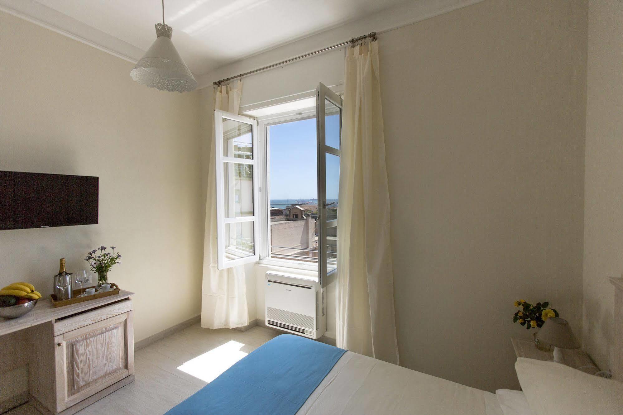 Brezza Marina Luxury Rooms Cagliari Exteriör bild